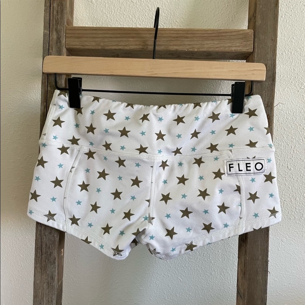Fleo shorts//Stars